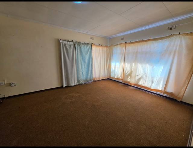 3 BEDROOM HOUSE TO LET IN FLORA GARDENS